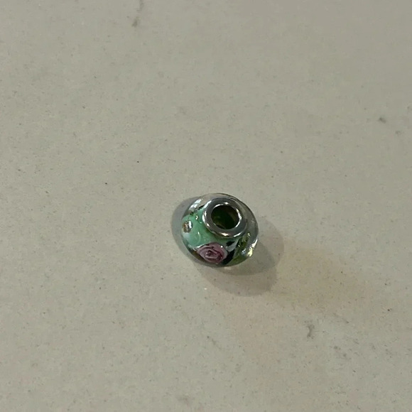 Glass floral 🌸and silver charm - Picture 3 of 5